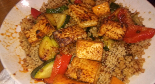 3 Façons Faciles de Cuisiner le Tofu Pour un Repas Protéiné | Santé et bien-être Tofu grille aux epices pour repas proteine